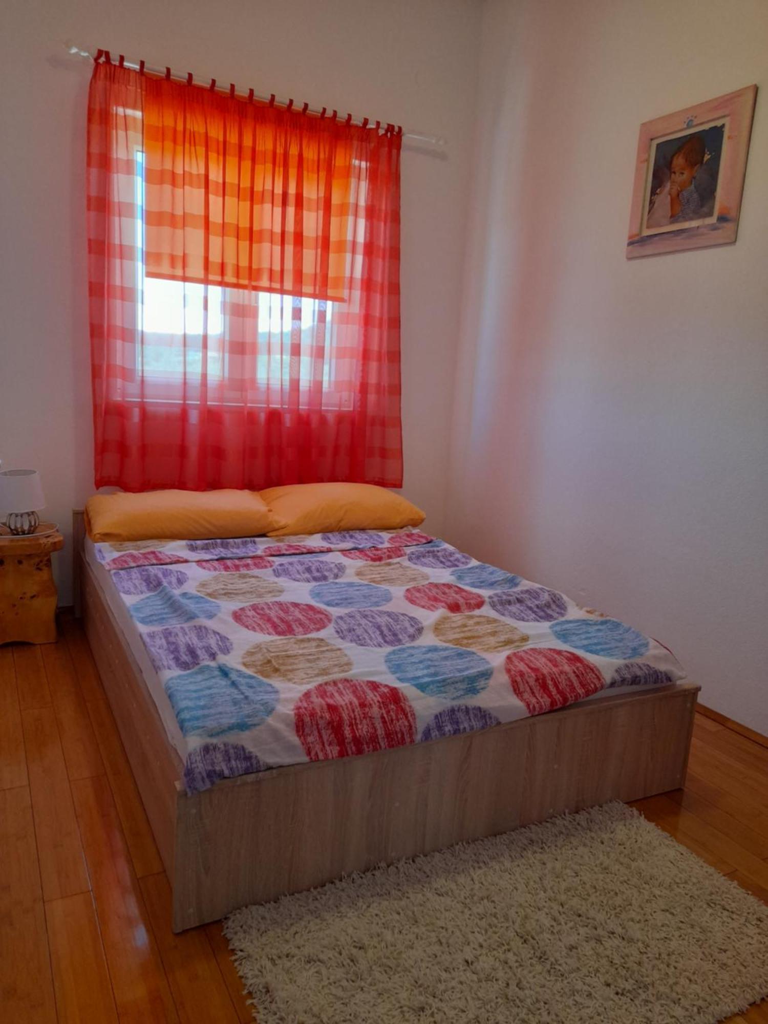 Loren Pirovac Bagian luar foto