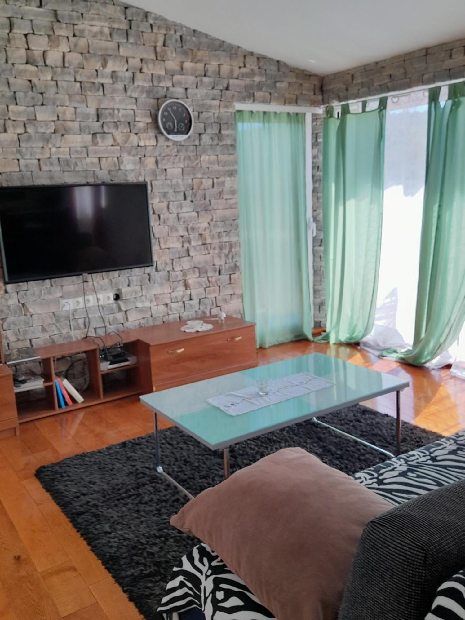 Loren Pirovac Bagian luar foto